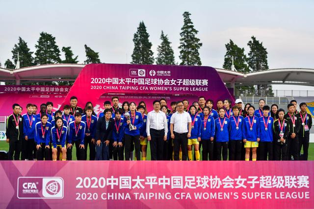 中国队2-1战胜乌兹别克斯坦，王钰栋轰入精彩进球